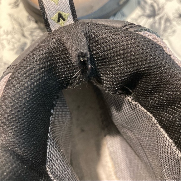 VASQUE Sz 9.5  Leather Gore-Tex Vibram Soles Hiking Boots - Picture 7 of 15